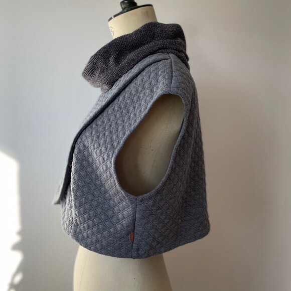 MOOV - Quilted Turtle Neck Cropped Top - Made in Canada - Picture 2 of 8